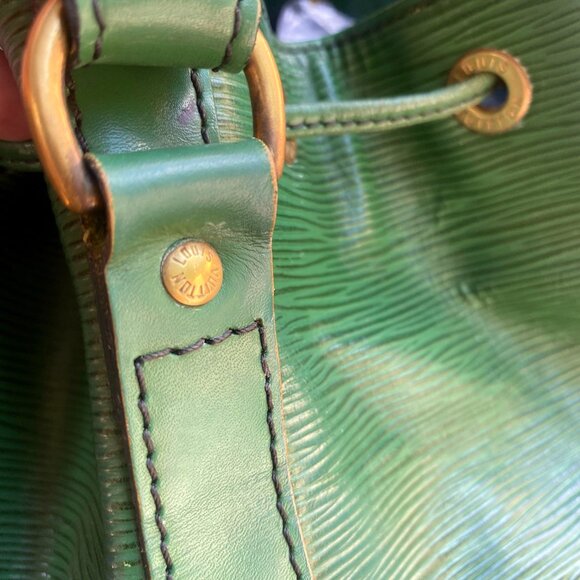 Vintage LV Epi Leather Petit Noe Borneo Drawstring Shoulder Bucket Bag - Picture 10 of 16